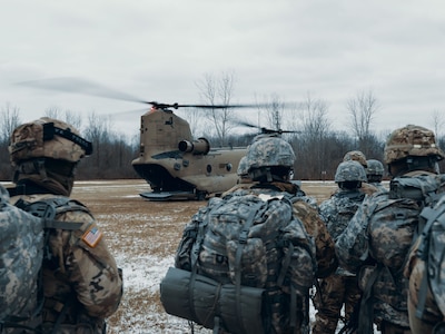 Soldiers assigned to Charlie Troop, 2nd Squadron, 101st Cavalry Regiment, New York Army National Guard from Buffalo, await to hot-load onto a CH-47 Chinook from Bravo Company, 3rd Battalion, 126th Aviation Regiment, NYARNG from Rochester, at the National Guard training site in Youngstown, N.Y., Jan. 12, 2019.