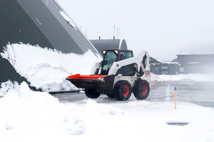 Engineers, Airfield Managers Fight Snowy Weather, Keep Misawa Runway Open