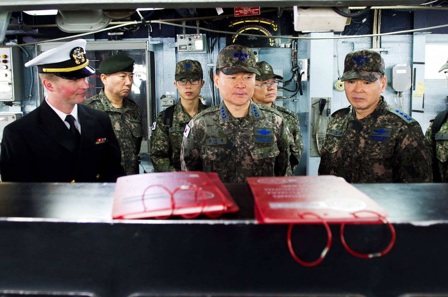 YOKOSUKA, Japan (Jan. 15, 2019) Ensign Ben Pershall, Lt. Gen. Inchoul Won, vice chairman of the Republic of Korea Joint Chiefs of Staff, center, and Lt. Gen. Keonwan Lee discuss the helm aboard the Arleigh Burke-class guided-missile destroyer USS Barry (DDG 52) during a ship tour. Barry is forward-deployed to the U.S. 7th Fleet area of operations in support of security and stability in the Indo-Pacific region.