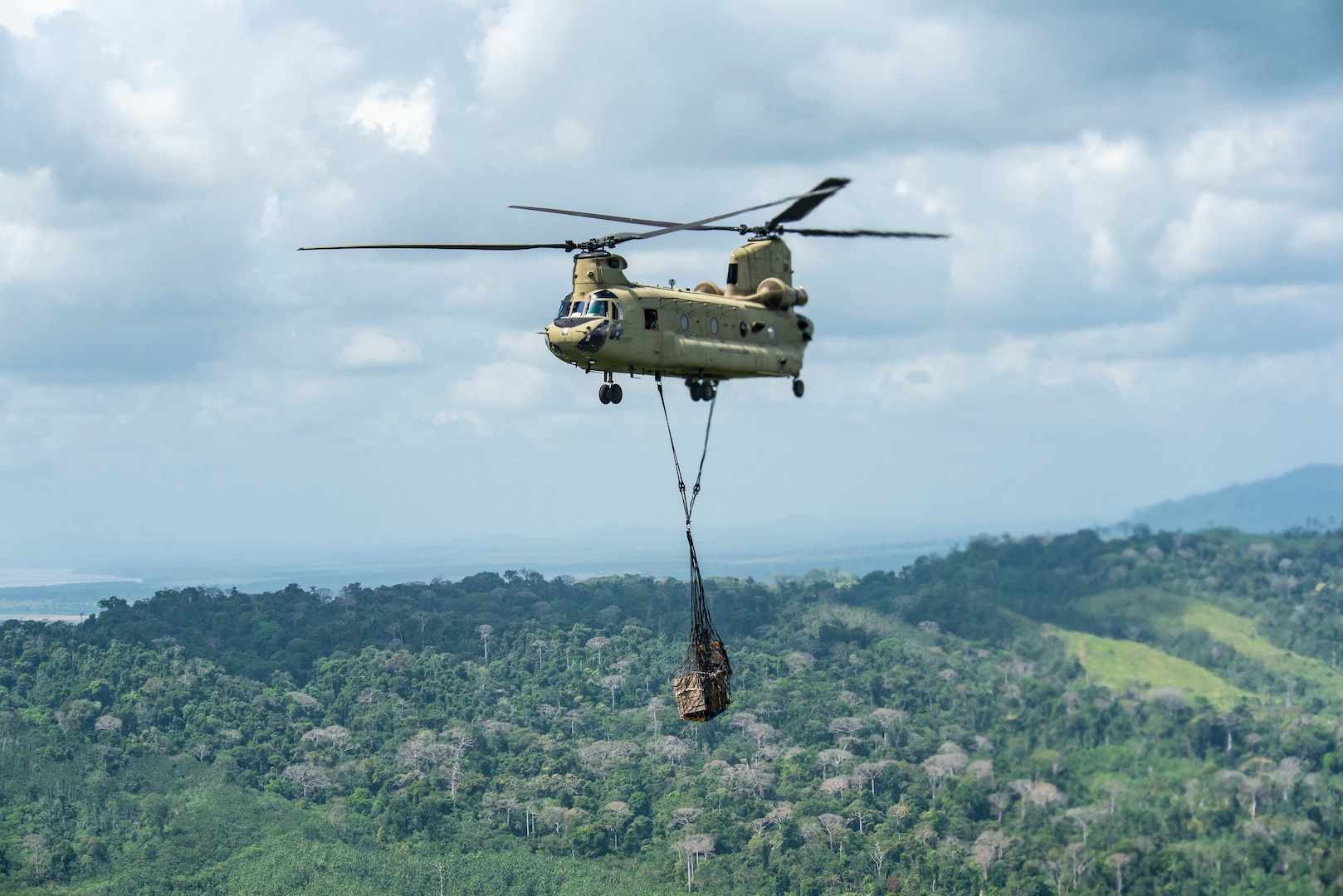 A U.S. Army CH-47 Chinook carries supplies to the Darien Province in the Republic of Panama, Jan. 9, 2019.