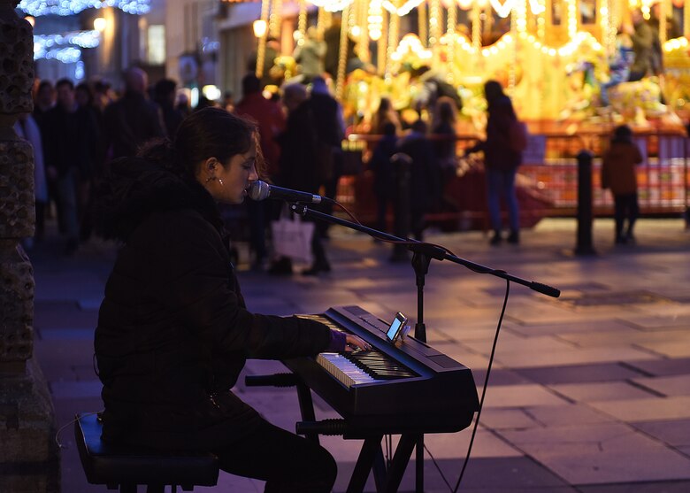 A musician plays the piano for tourists in Bath, England, Dec. 22, 2018. The town features natural hot springs, Roman ruins, and many examples of 18th-century Georgian architecture. (U.S. Air Force photo by Airman 1st Class Madeline Herzog)