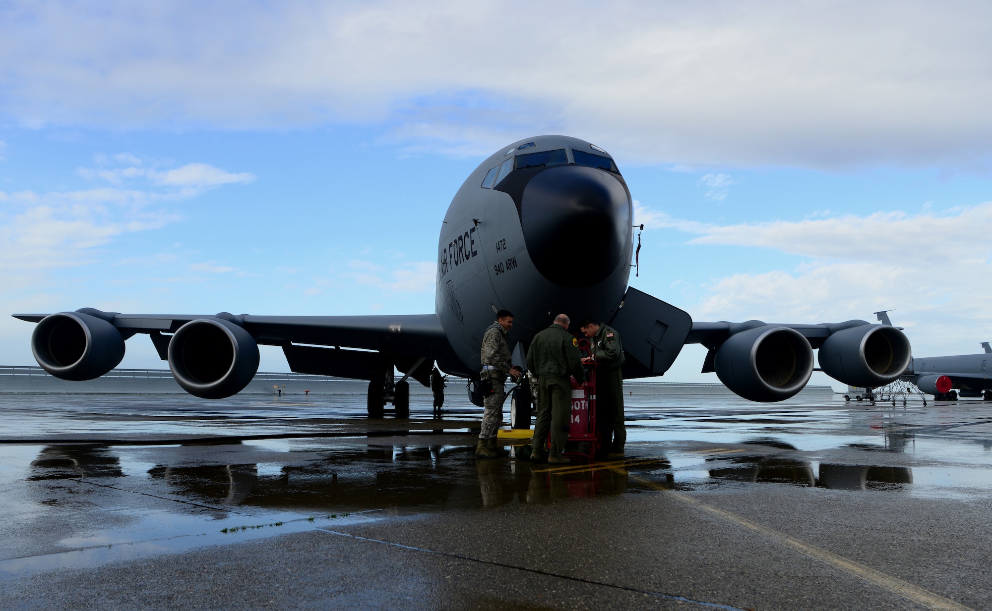 940th AMXS crew chief’s KC-135 launch ops