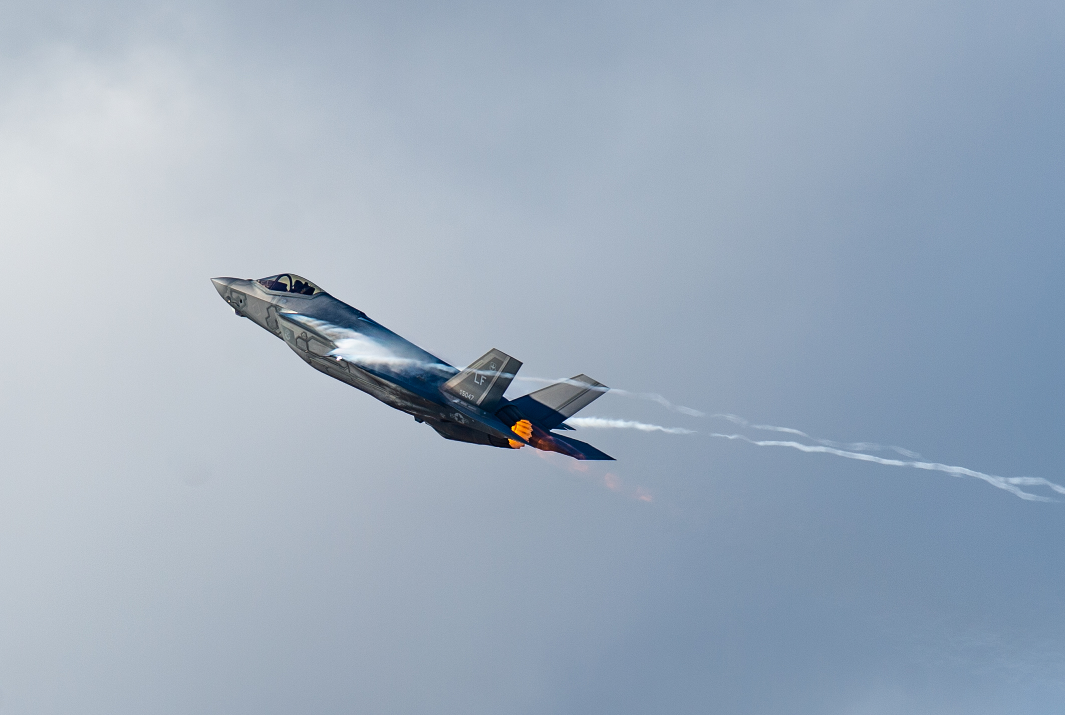 F-35 Lightning II • Demo Pilot • Explains the Minimum Radius Maneuver