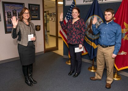 Naval Surface Warfare Center Panama City Division Deputy Technical Director for Operations Lisa Tindell administers the oath of office to two newly hired federal civil service employees Jan. 22, 2019. U.S. Navy photo by Ron Newsome