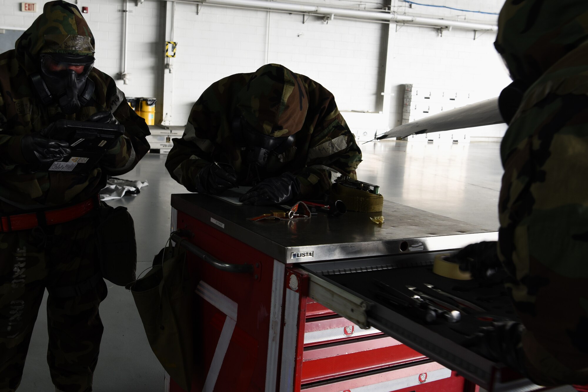 A load crew from the 20th Aircraft Maintenance Squadron, 77th Aircraft Maintenance Unit, completes a post-load check during a quarterly load crew competition at Shaw Air Force Base, S.C., Jan. 18, 2019.