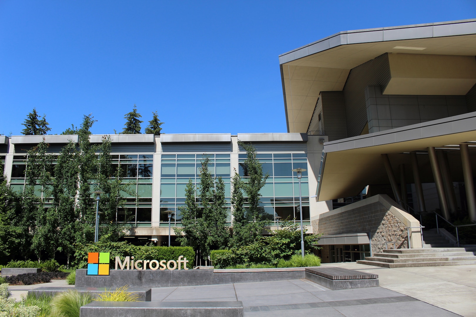 Building 92 at Microsoft Corporation headquarters in Redmond, Washington, May 30, 2016 (Courtesy Coolcaesar)