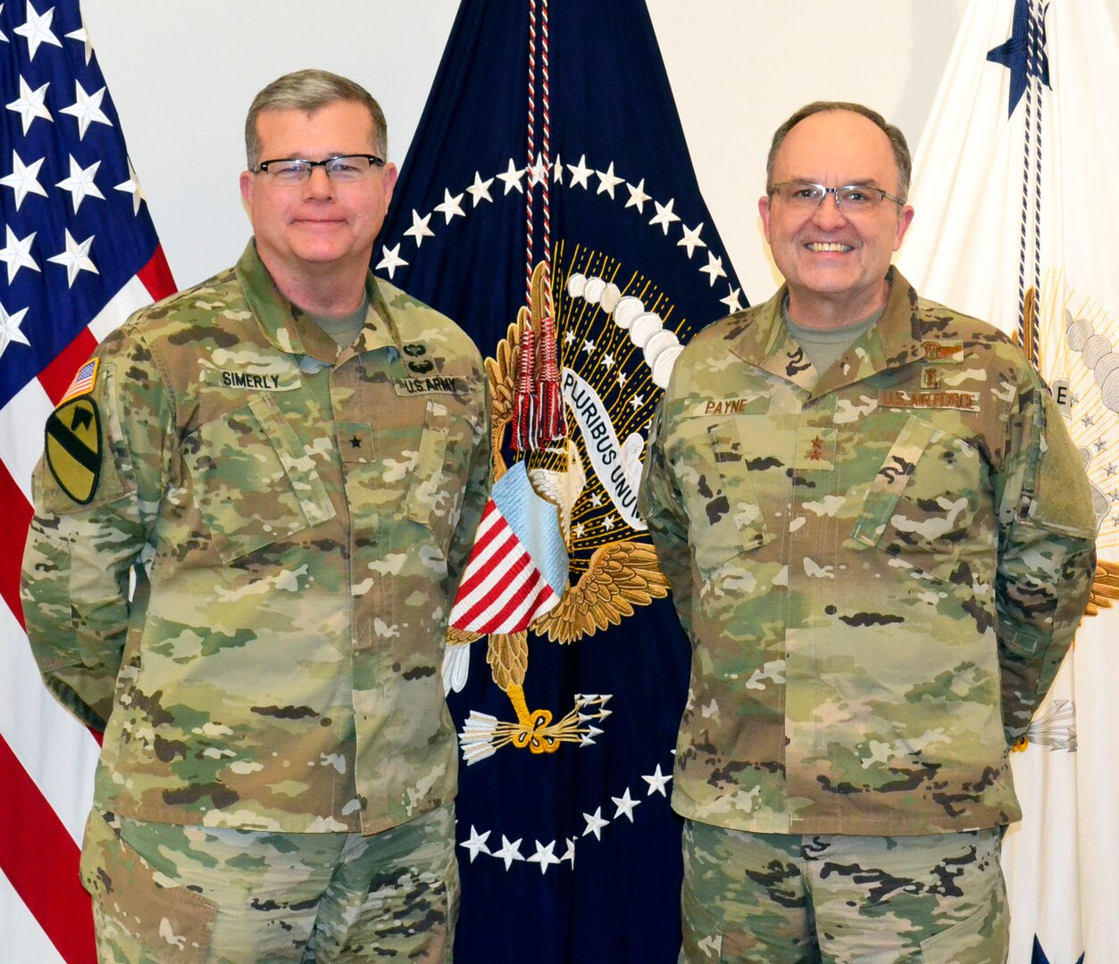 Army Brig. Gen. Mark Simerly, DLA Troop Support commander, left, poses with Air Force Maj. Gen. Lee Payne, DHA’s Combat Support Agency assistant director, right, during a visit Jan. 11, 2019 in Philadelphia.