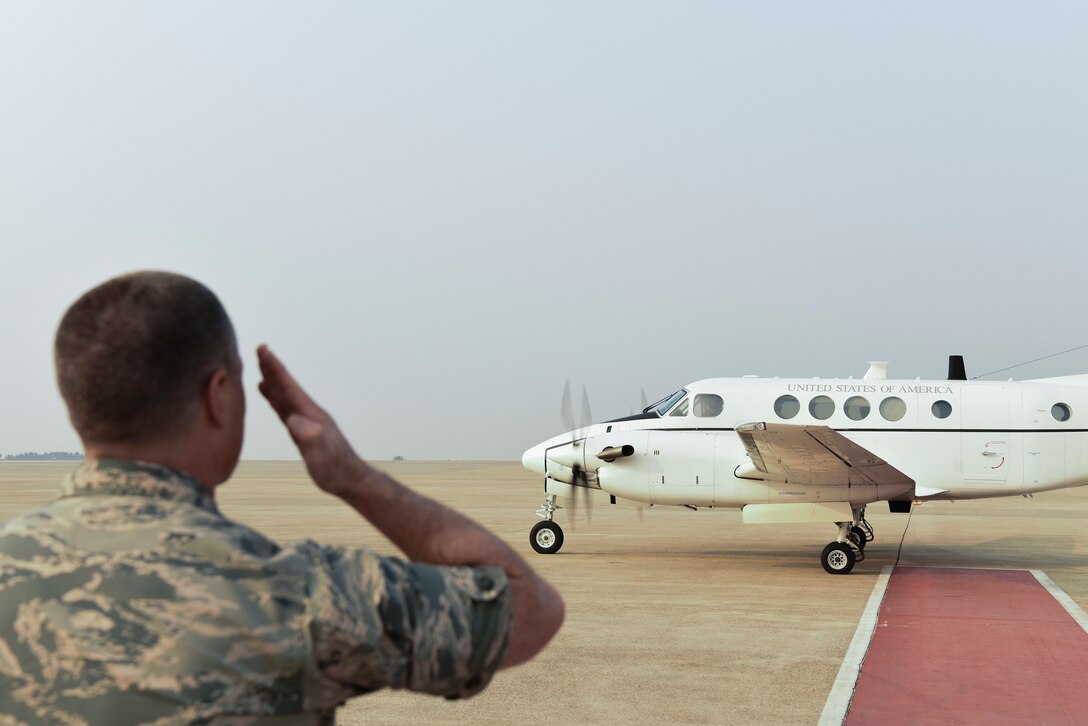 U.S. Air Force Col. Robert Peltzer, 8th Medical Group commander, salutes Brig. Gen. (Dr.) Sharon Bannister, Defense Health Agency education and training deputy assistant director and Assistant Surgeon General for Dental Services, as she departs Kunsan Air Base, Republic of Korea, Jan. 23, 2019. Gen. Bannister toured the 8th MDG to share her priorities and learn how the Wolf Pack ensures force readiness. (U.S. Air Force photo by Senior Airman Savannah L. Waters)