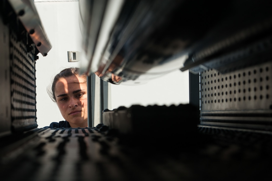 Fire controlman assigned to C4 cyber and intelligence department aboard USS America inspects surface-to-air intercept missile 162D on ship’s missile
deck, Pacific Ocean, August 31, 2017 (U.S. Navy/Alexander A. Ventura II)