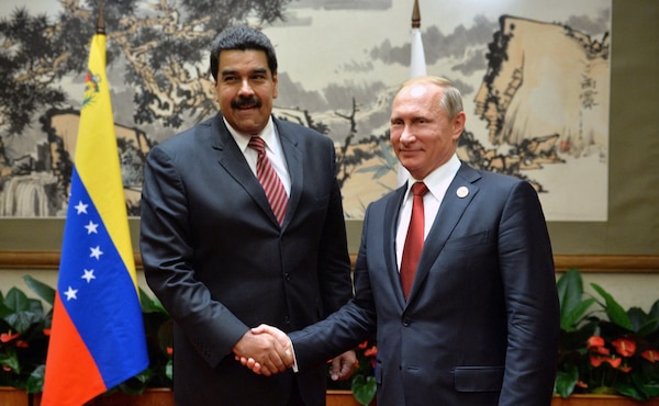 President Nicolás Maduro of Venezuela and President Vladimir Putin discussed bilateral relations and measures to stabilize oil market, Beijing, September 3, 2015 (President of Russia Web site)