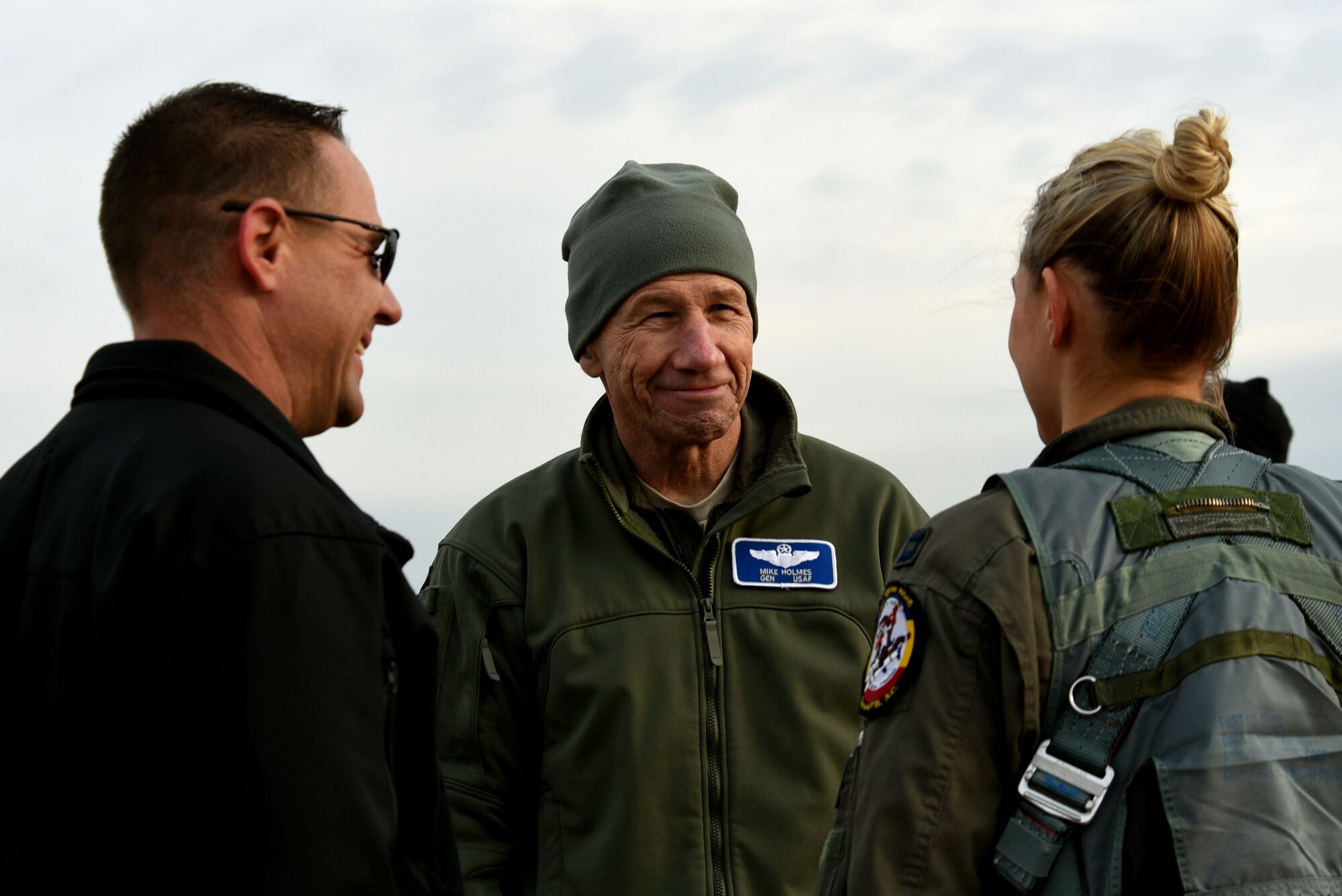 U.S. Air Force Gen. Mike Holmes, commander of Air Combat Command, center, speaks with Capt. Zoe “SiS” Kotnik, F-16 Viper Demonstration Team (VDT) commander and pilot, right, and Master Sgt. Chris Schneider, F-16 VDT superintendent, following Kotnik’s certification flight at Joint Base Langley-Eustice, Va., Jan. 29, 2019.