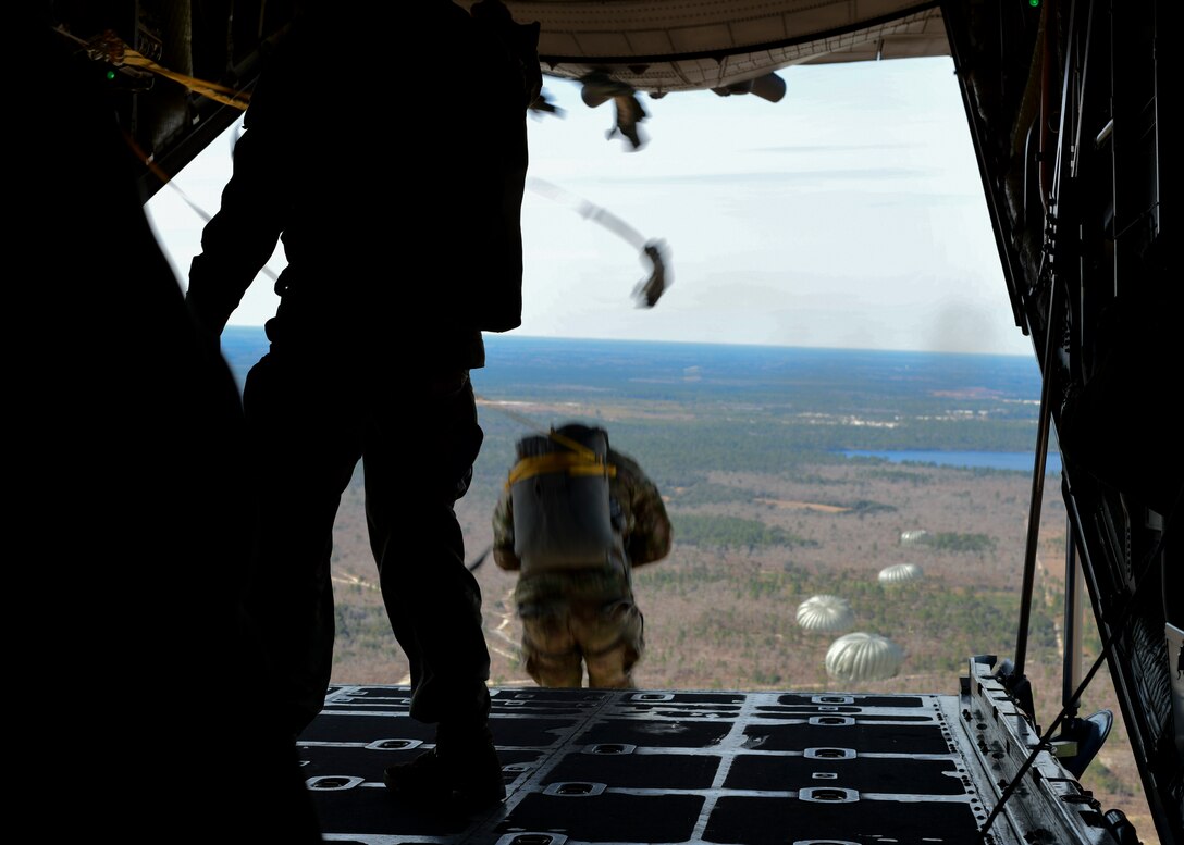The 757th Airlift Squadron flew three C-130H Hercules down to Jacksonville, Florida, Jan. 22-27, for Youngstown Air Reserve Station’s 2019 Tactical Flyaway. The 76th Aerial Port Squadron “Port Dawgs” and the 910th Aircraft Maintenance Squadron supported the 910th Operations Group during the tactical flyaway. Approximately 70 Reserve Citizen Airmen assigned to the 910th Airlift Wing attended the flyaway.