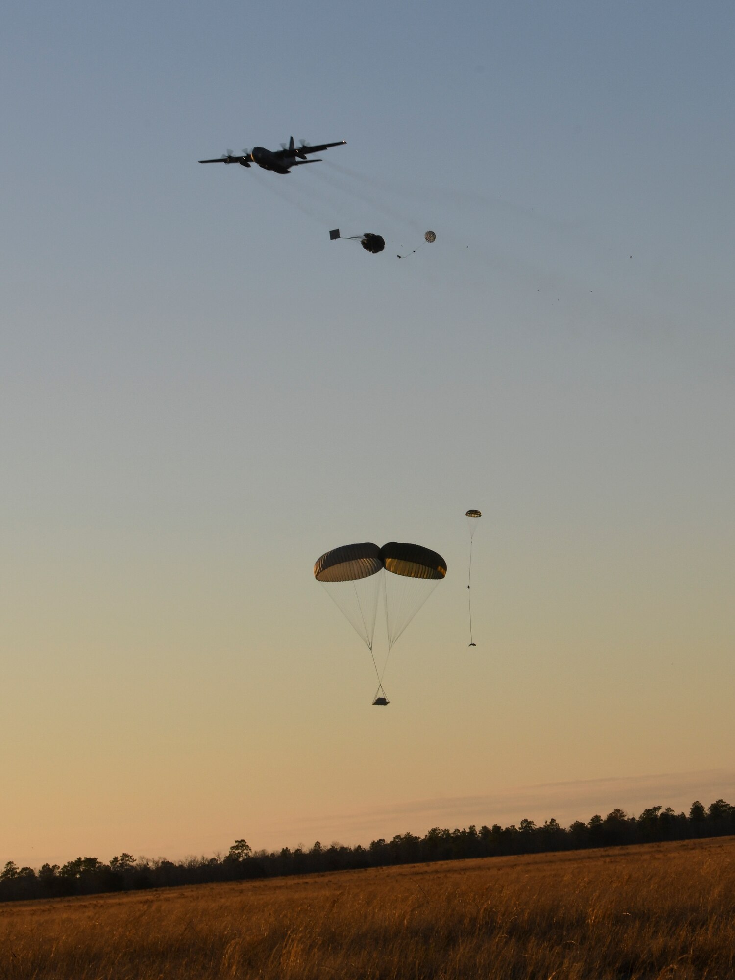 The 757th Airlift Squadron flew three C-130H Hercules down to Jacksonville, Florida, Jan. 22-27, for Youngstown Air Reserve Station’s 2019 Tactical Flyaway. The 76th Aerial Port Squadron “Port Dawgs” and the 910th Aircraft Maintenance Squadron supported the 910th Operations Group during the tactical flyaway. Approximately 70 Reserve Citizen Airmen assigned to the 910th Airlift Wing attended the flyaway.