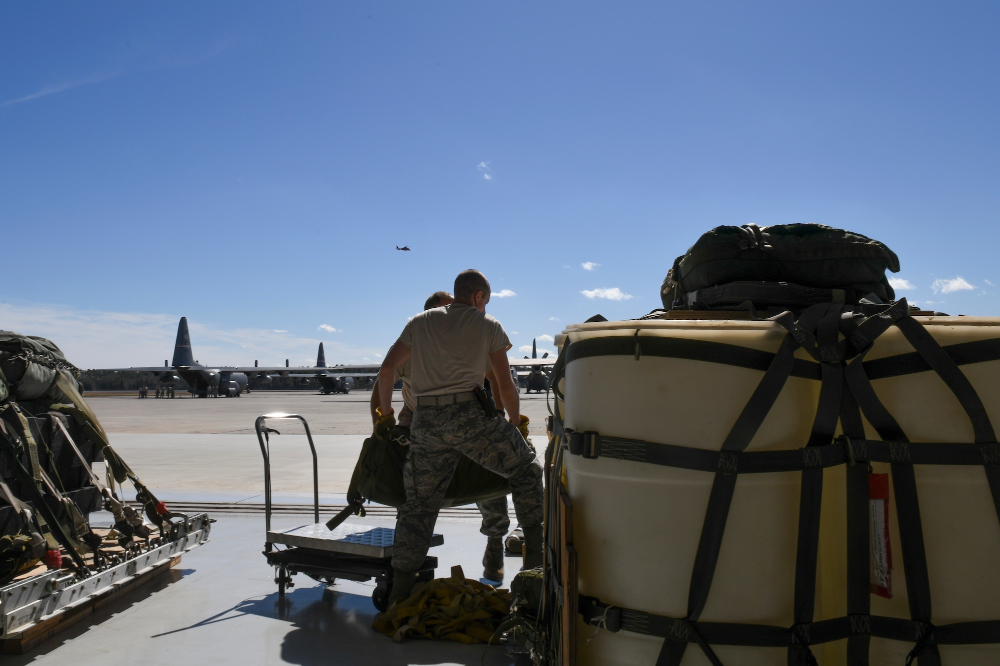 The 757th Airlift Squadron flew three C-130H Hercules down to Jacksonville, Florida, Jan. 22-27, for Youngstown Air Reserve Station’s 2019 Tactical Flyaway. The 76th Aerial Port Squadron “Port Dawgs” and the 910th Aircraft Maintenance Squadron supported the 910th Operations Group during the tactical flyaway. Approximately 70 Reserve Citizen Airmen assigned to the 910th Airlift Wing attended the flyaway.