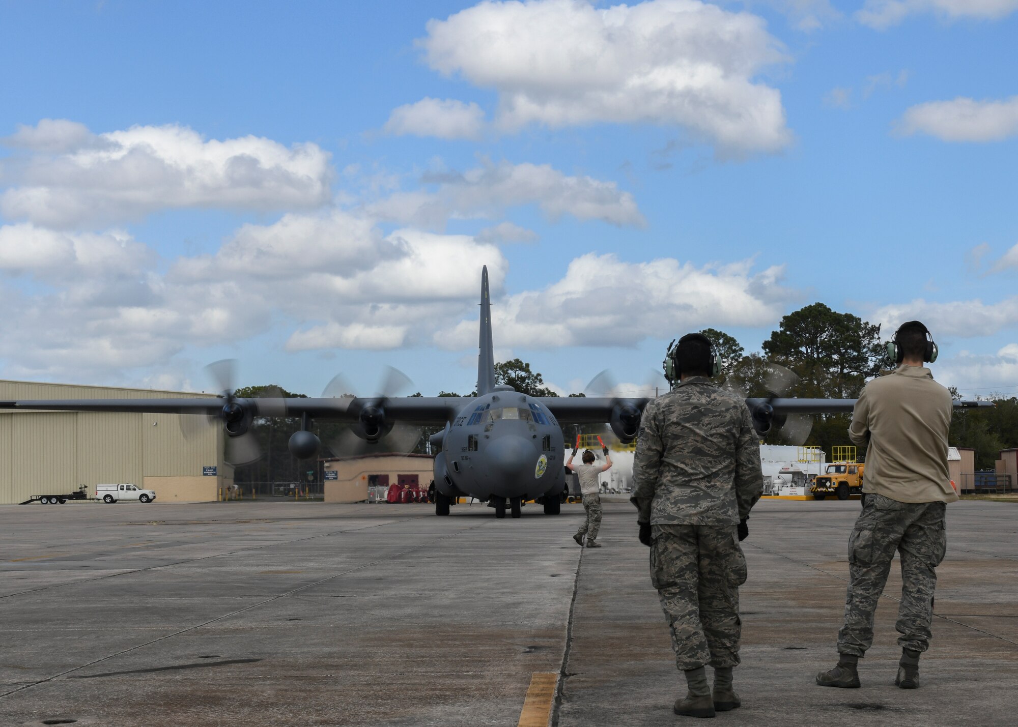 The 757th Airlift Squadron flew three C-130H Hercules down to Jacksonville, Florida, Jan. 22-27, for Youngstown Air Reserve Station’s 2019 Tactical Flyaway. The 76th Aerial Port Squadron “Port Dawgs” and the 910th Aircraft Maintenance Squadron supported the 910th Operations Group during the tactical flyaway. Approximately 70 Reserve Citizen Airmen assigned to the 910th Airlift Wing attended the flyaway.