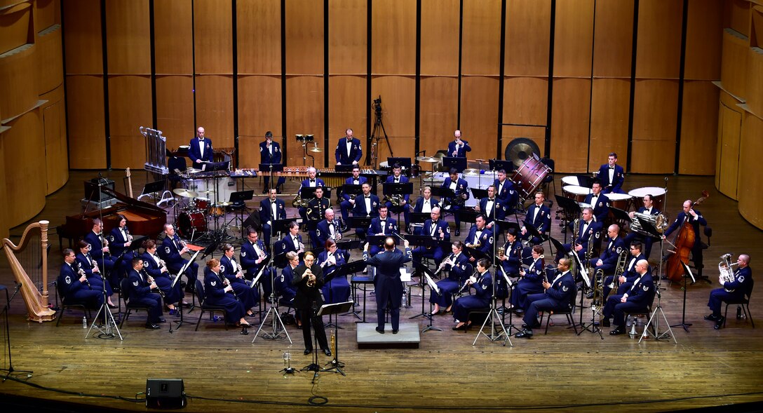 USAF Band performs Guest Artist Series
