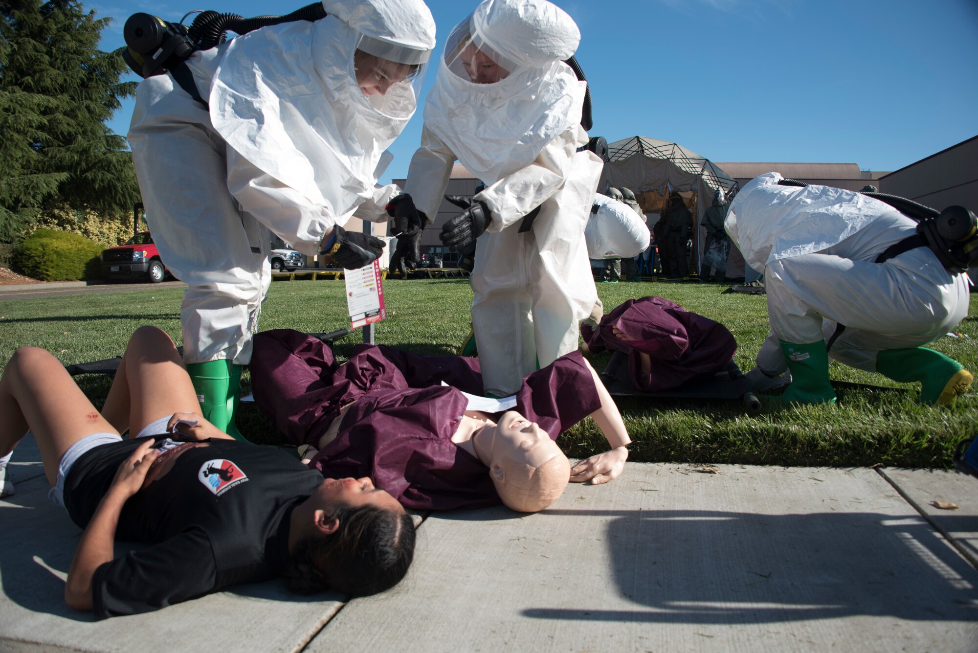 U.S. Airmen from the 60th Medical Group triage simulated patients June 27, 2019, at Travis Air Force Base, California. The Airmen and patients were part of a hazardous material exercise at David Grant USAF Medical Center. (U.S. Air Force photo by Staff Sgt. Amber Carter)