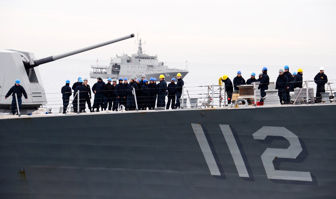 USS Michael Murphy (DDG 112) departs Valparaiso, Chile.