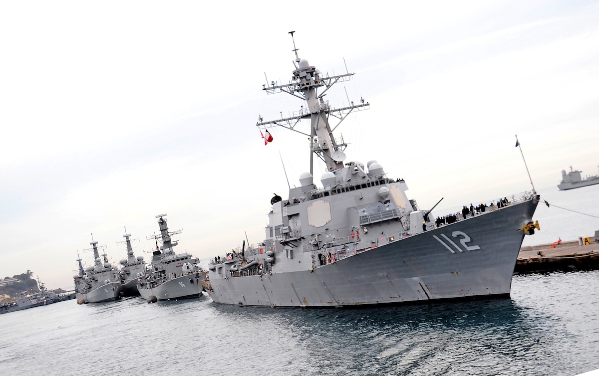 USS Michael Murphy (DDG 112) departs Valparaiso, Chile.