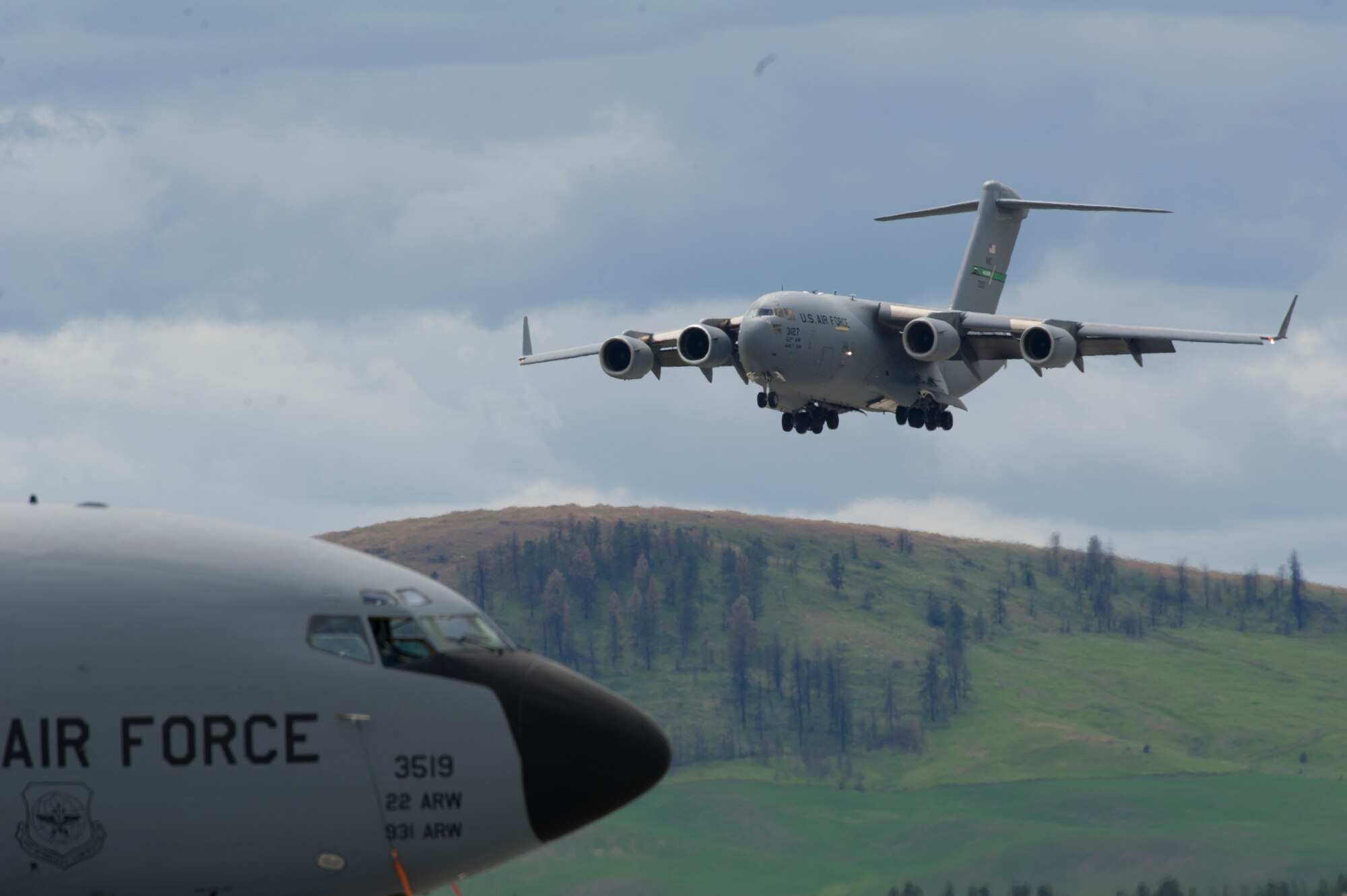 A Boeing C-17 Globemaster III flies low over the crowd at the 2019 Skyfest Open House and Air Show at Fairchild Air Force Base, Washington, June 22, 2019. Skyfest 2019 offered a unique view of Team Fairchild’s role in enabling Rapid Global Mobility for the U.S. Air Force. The show featured more than 13 aerial acts and 16 static display aircraft, as well as other attractions and displays. (U.S. Air Force photo by Senior Airman Ryan Lackey)