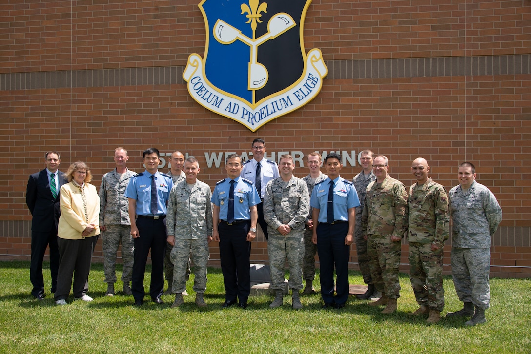 ROKAF Weather Wing commander visits 557th WW