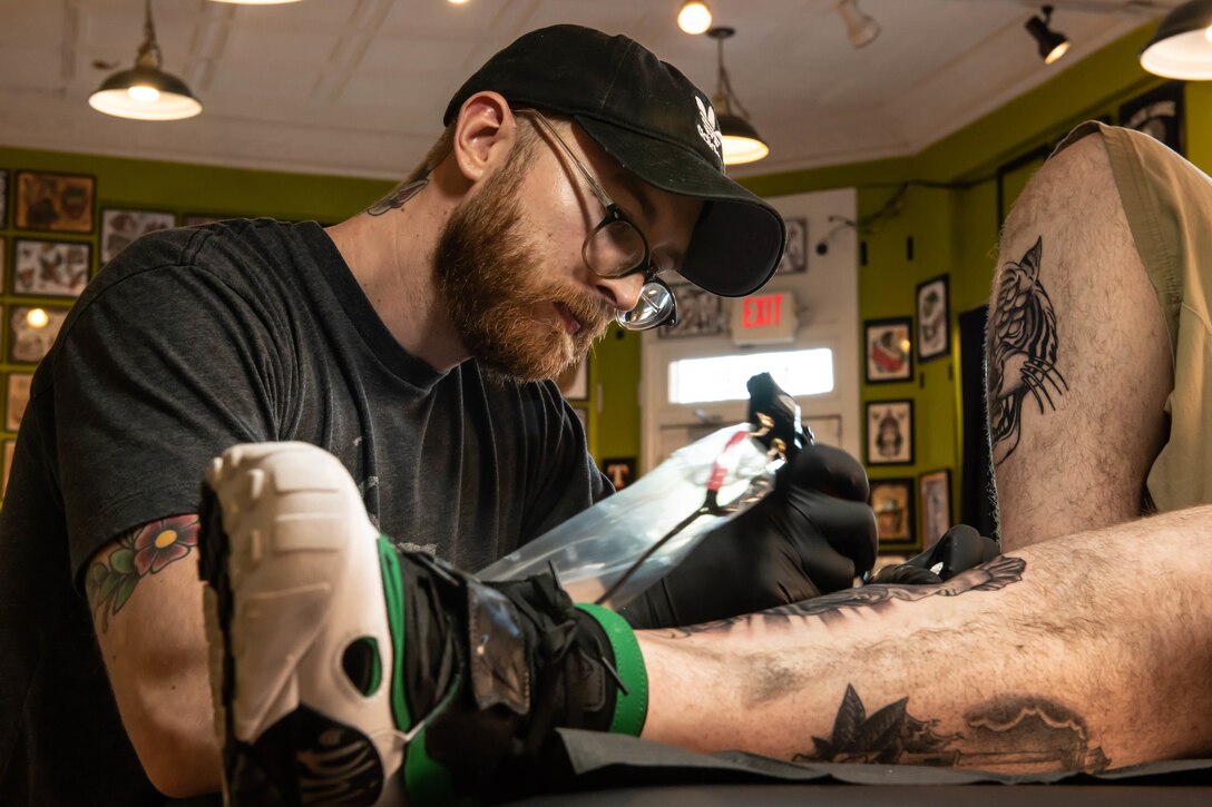 Former Marine, Eric Wilterdink tattoos a client.