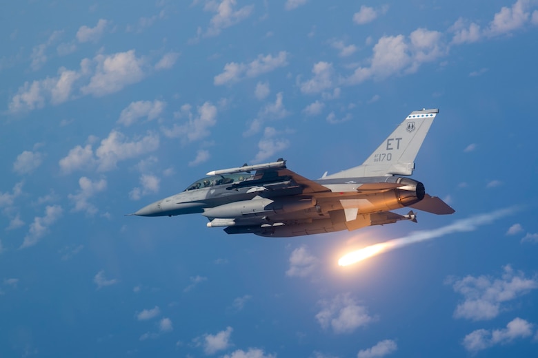 An F-16D Fighting Falcon pilot demonstrates proper flare technique
