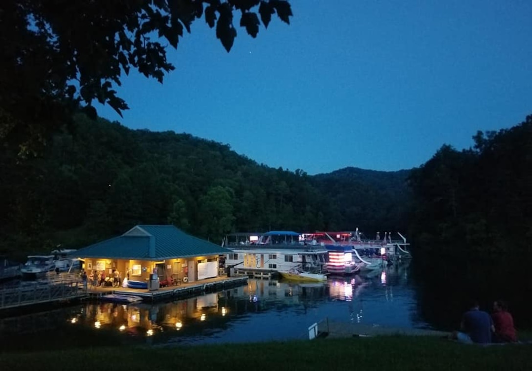 Visitors enjoy Buckhorn Lake's Independence Day celebration