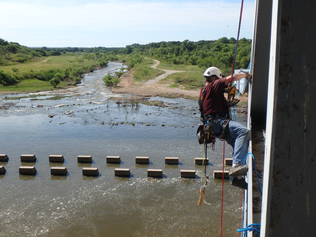 Structural Engineers and Certified Weld Inspectors (CWI) from the Vicksburg District inspected the conditions of the tainter gates on the Proctor Dam near Proctor, TX. The Vicksburg District commonly sends our highly trained and certified employees to other Districts saving them time and money on their missions.