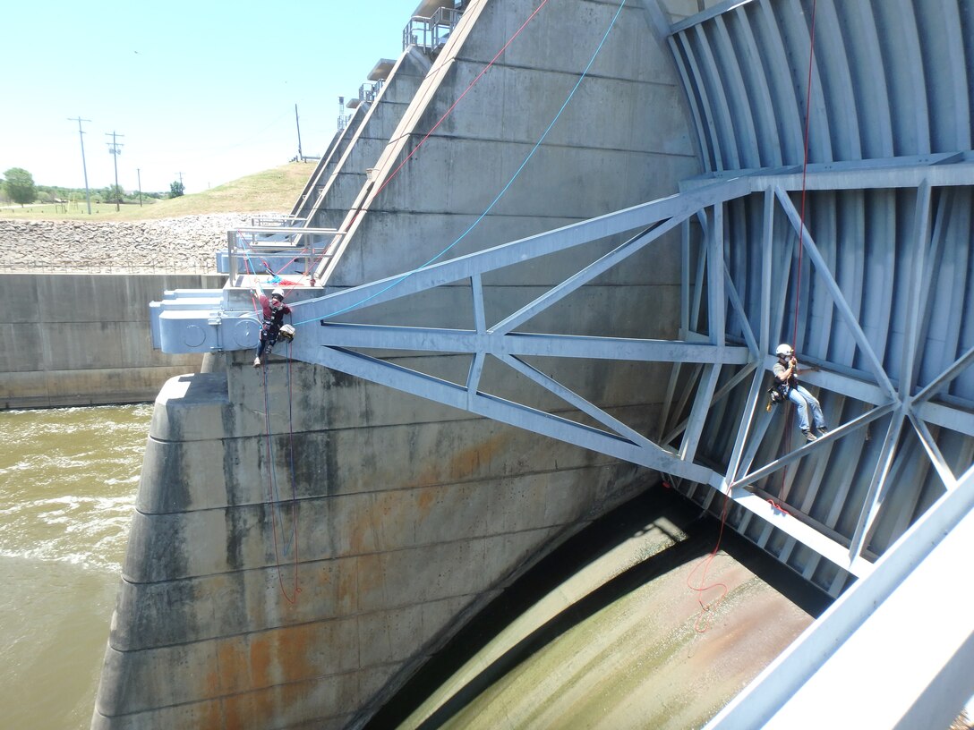 Structural Engineers and Certified Weld Inspectors (CWI) from the Vicksburg District inspected the conditions of the tainter gates on the Proctor Dam near Proctor, TX. The Vicksburg District commonly sends our highly trained and certified employees to other Districts saving them time and money on their missions.