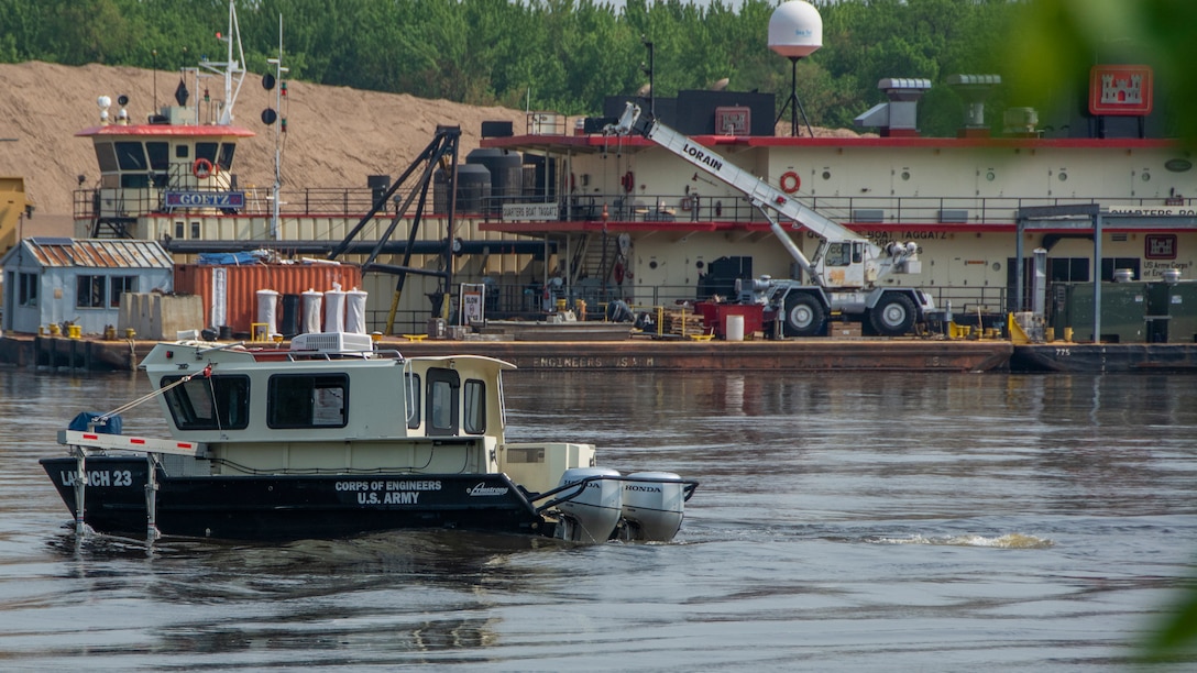 Survey boat in front of dredge Goetz