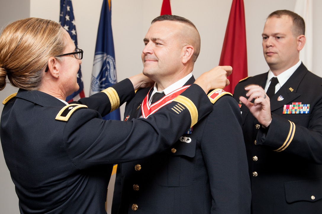 Col. David Ray, U.S. Army Corps of Engineers Sacramento District commander, is awarded the Silver Order of the de Fleury Medal from Brig. Gen. Kim Colloton, South Pacific Division commander, prior to Ray relinquishing command and retiring on July 11, 2019, in downtown Sacramento, Calif.