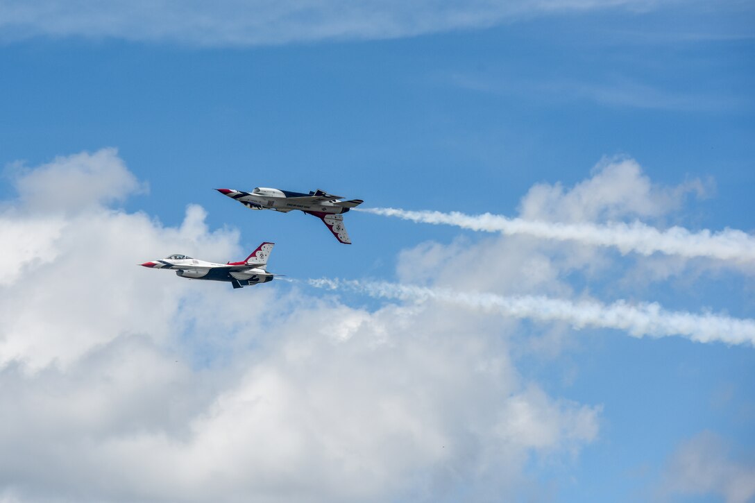U.S. Air Force Thunderbird F-16 Fighting Falcon fighter jets perform a routine.