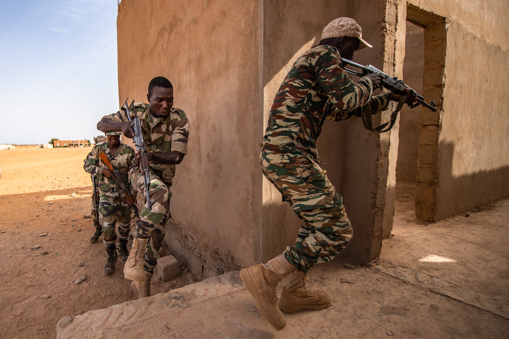 Niger Armed Forces (French language: Forces Armées Nigeriennes) members run into a building during a training exercise with the 409th Expeditionary Security Forces Squadron air advisors at the FAN compound on Nigerien Air Base 201 in Agadez, Niger, July 10, 2019. The air advisors taught them how to efficiently clear a building while keeping their comrades safe. (U.S. Air Force photo by Staff Sgt. Devin Boyer)