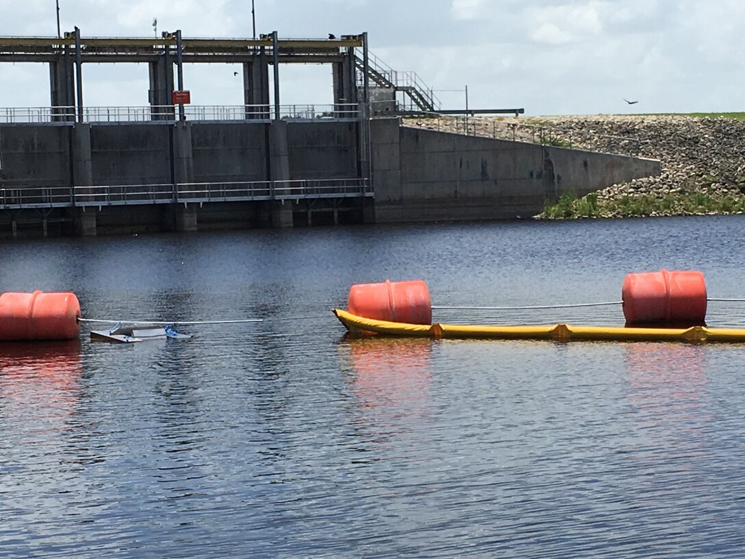 Floating weir skimmer and boom for focusing and collecting algae from water upstream of Moore Haven spillway.