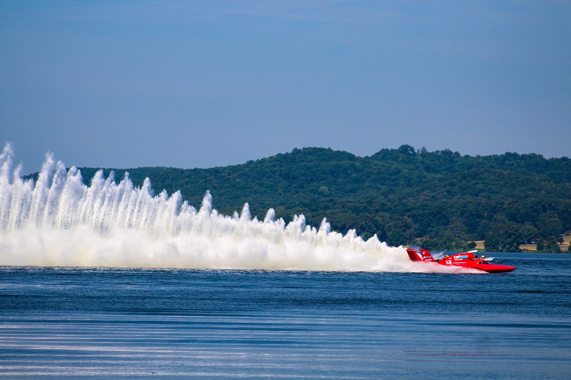 A hydroplane speeds across the water at Lake Guntersville during Hydrofest in Guntersville, Alabama June 28, 2019. (U.S. Air National Guard photo)