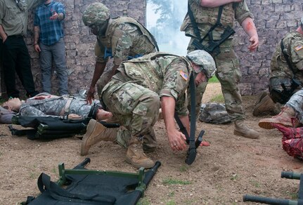 Soldiers refresh combat lifesaving skills