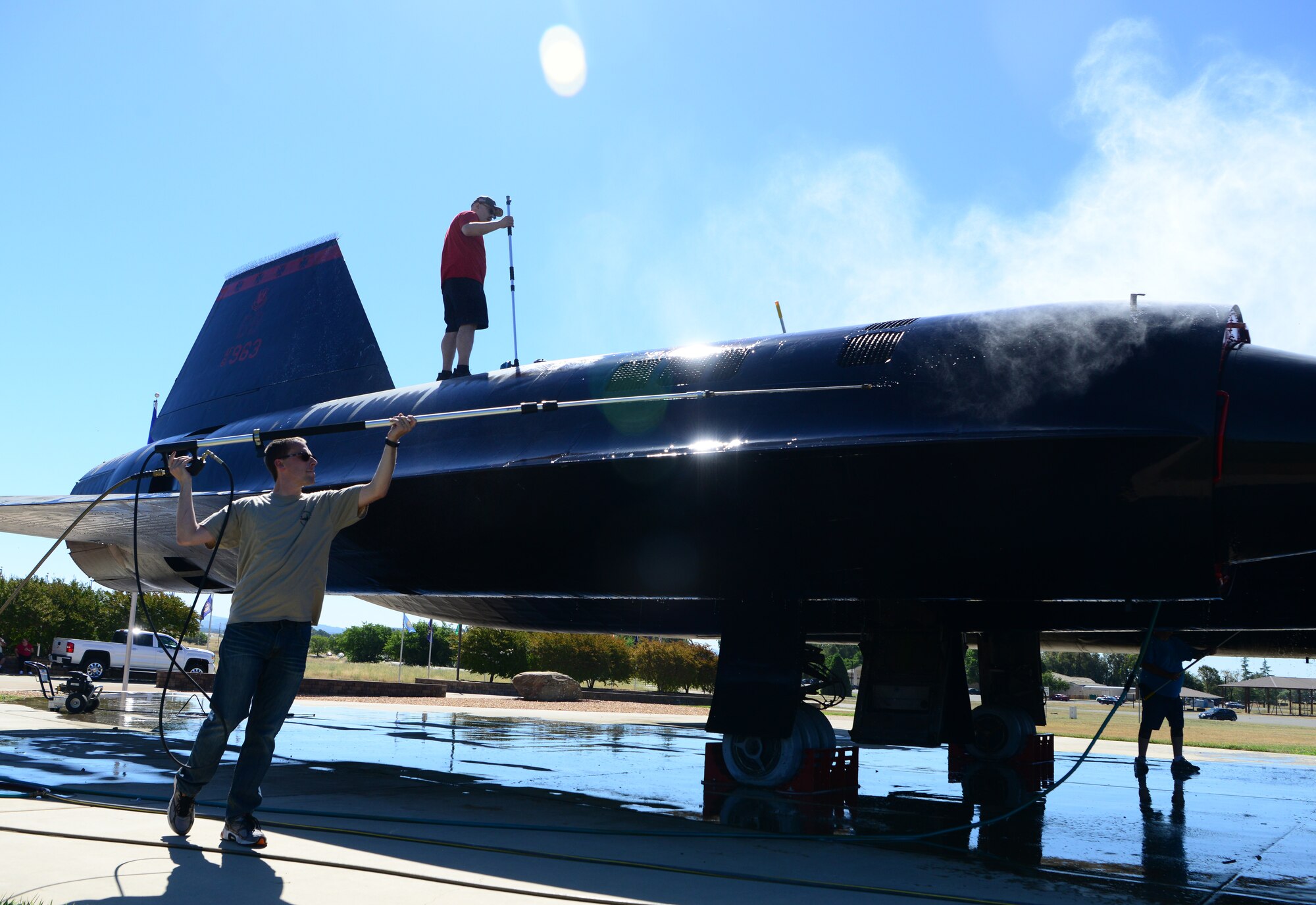 Airmen and former maintainers wash SR-71 Blackbird