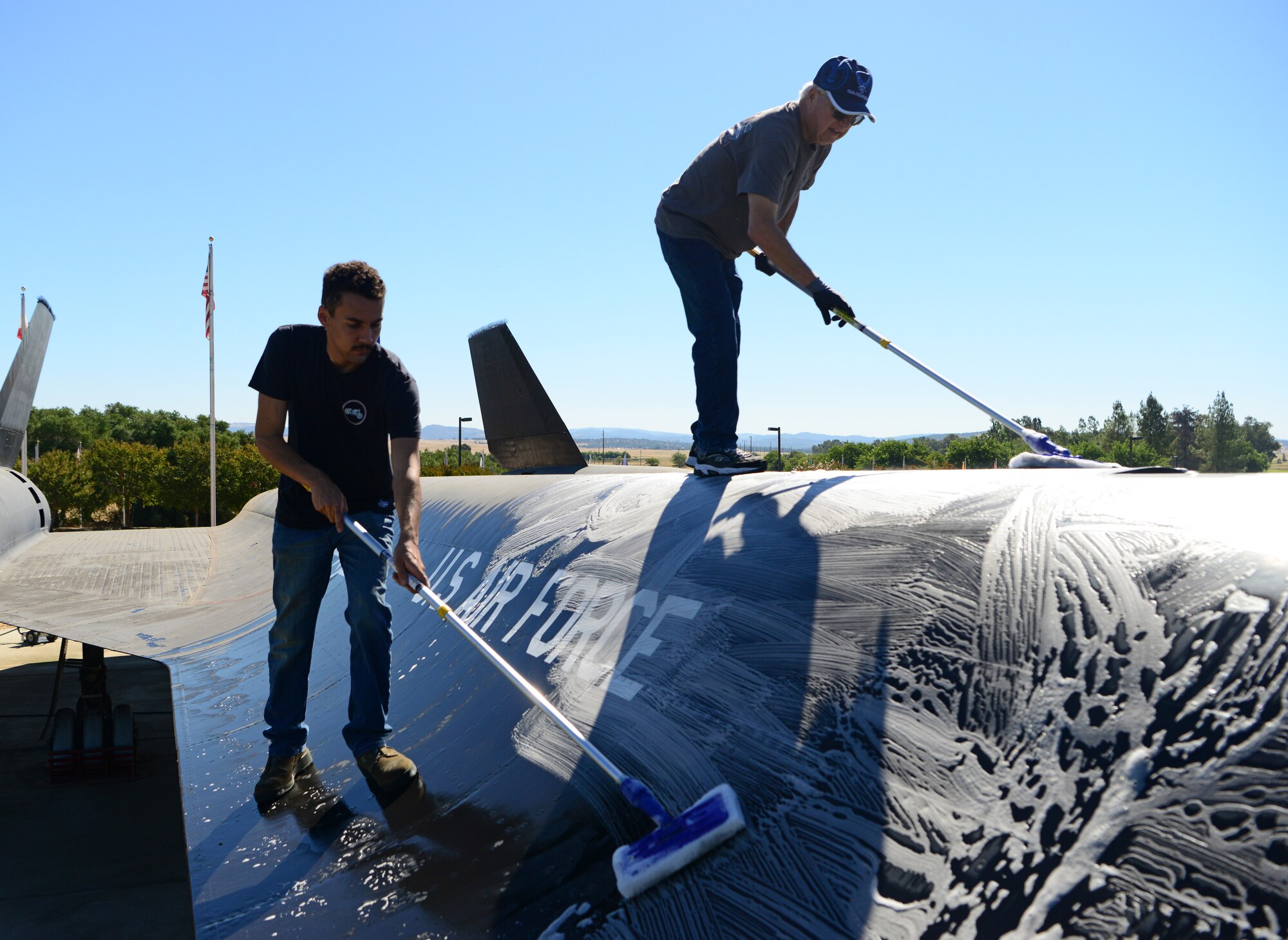 Airmen and former maintainers wash SR-71 Blackbird