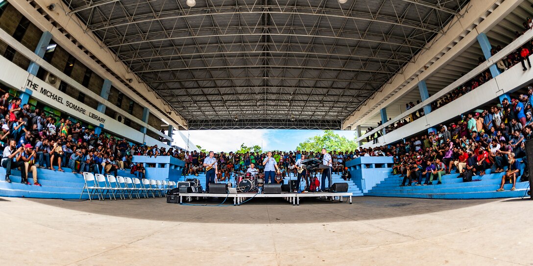 Hana Hou performs in Papua New Guinea
