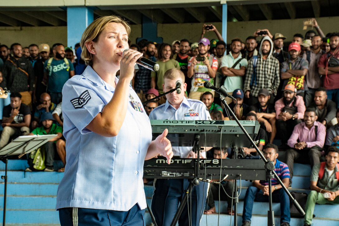 Hana Hou performs in Papua New Guinea