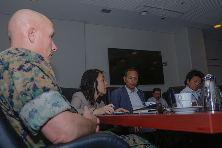 Sound of Freedom; Nagi Town officials visit MCAS Iwakuni