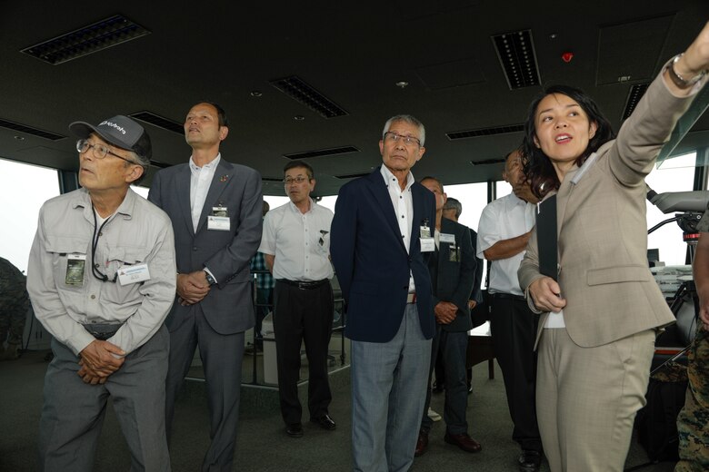 Sound of Freedom; Nagi Town officials visit MCAS Iwakuni