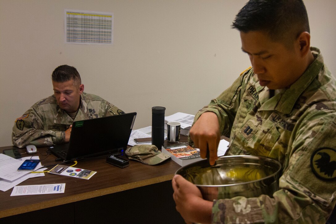 Captain shares love of cooking with fellow Soldiers during public affairs training
