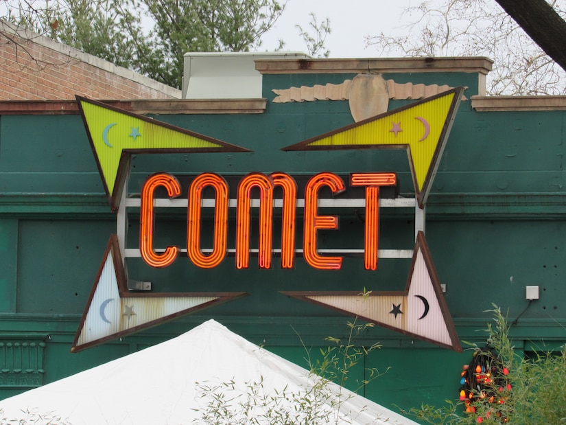 Comet Ping Pong façade in Washington, DC, December 11, 2016 (Courtesy Farragutful)