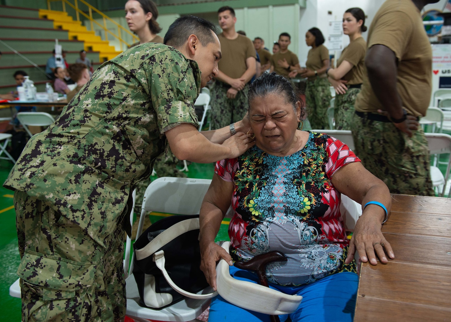 A doctor examines a patient.