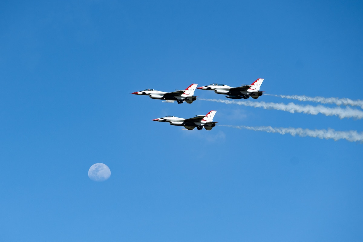 The U.S. Air Force Thunderbirds perform an aerial demonstration during the Feria Aeronáutica Internacional—Colombia 2019 (F-AIR) at José María Córdova International Airport in Rionegro, Colombia, July 14, 2019.