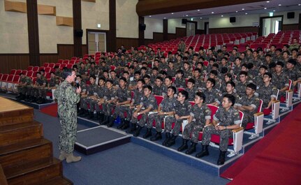 Naval Forces Korea Welcomes Korean Midshipmen to CNFK