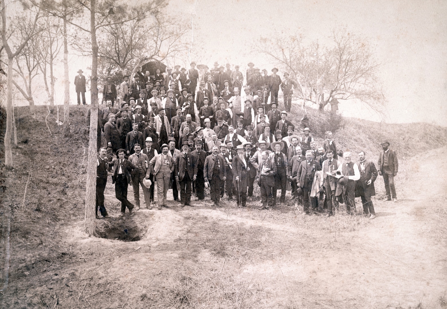 Civil War veterans of 57th Massachusetts Infantry Regiment pose with Confederate General William Mahone on May 3, 1887, at crater caused by Union Soldiers exploding mine at Petersburg, Virginia (Library of Congress/William H. Tipton)