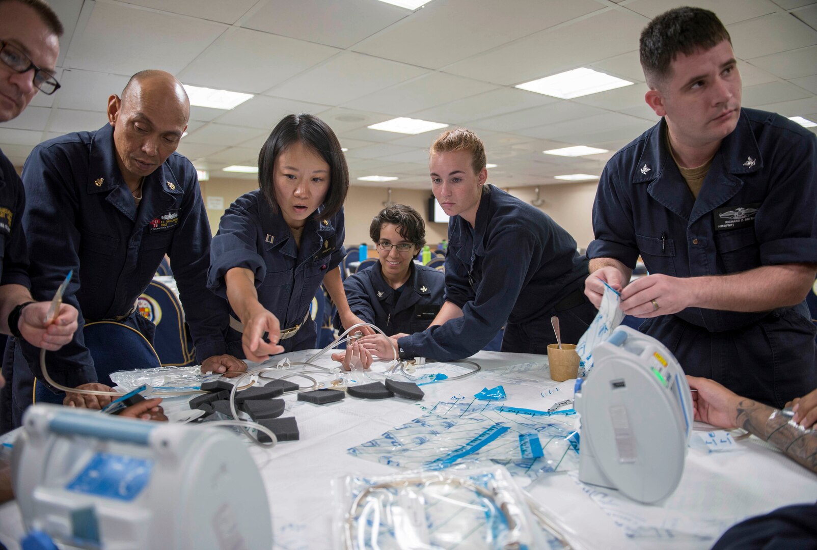 Sailors learn about negative pressure wound therapy during skin and wound care course aboard USNS Mercy, in support of upcoming Pacific Partnership
2018 missions, Pacific Ocean, May 14, 2018 (U.S. Navy/Cameron Pinske)